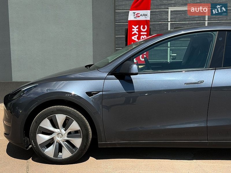 Внедорожник / Кроссовер Tesla Model Y 2023 в Киеве