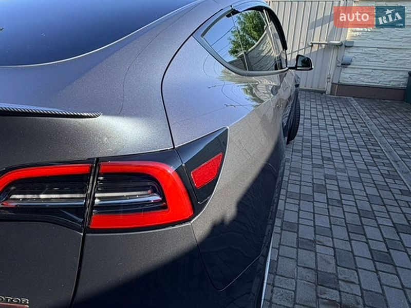 Позашляховик / Кросовер Tesla Model Y 2022 в Дніпрі