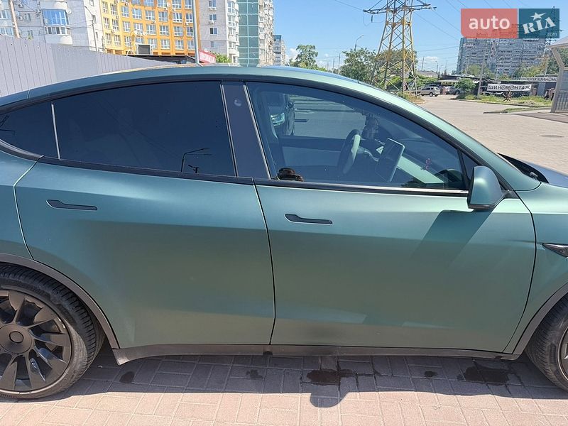 Позашляховик / Кросовер Tesla Model Y 2021 в Дніпрі