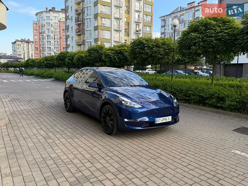 Tesla Model Y 2024