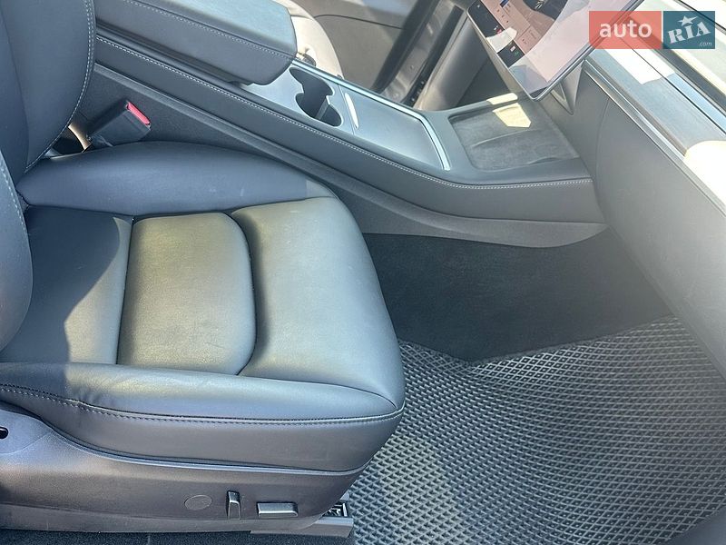 Позашляховик / Кросовер Tesla Model Y 2023 в Києві