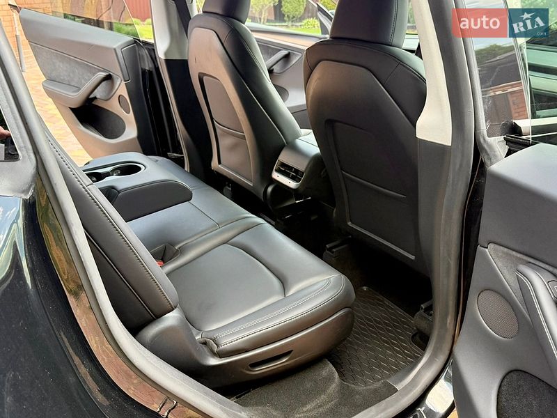 Позашляховик / Кросовер Tesla Model Y 2024 в Києві