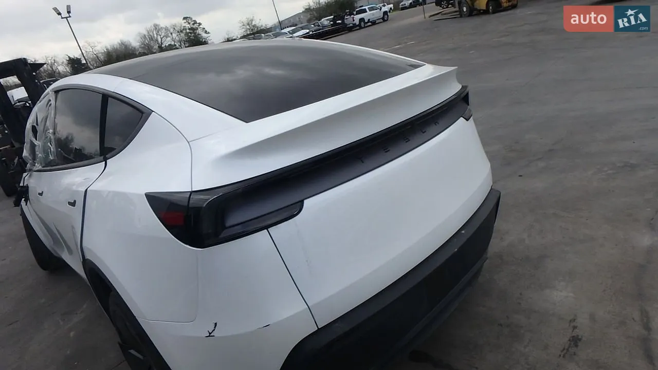 2025 Tesla Model Y - мініатюра 12