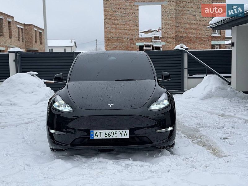Позашляховик / Кросовер Tesla Model Y 2023 в Верховині