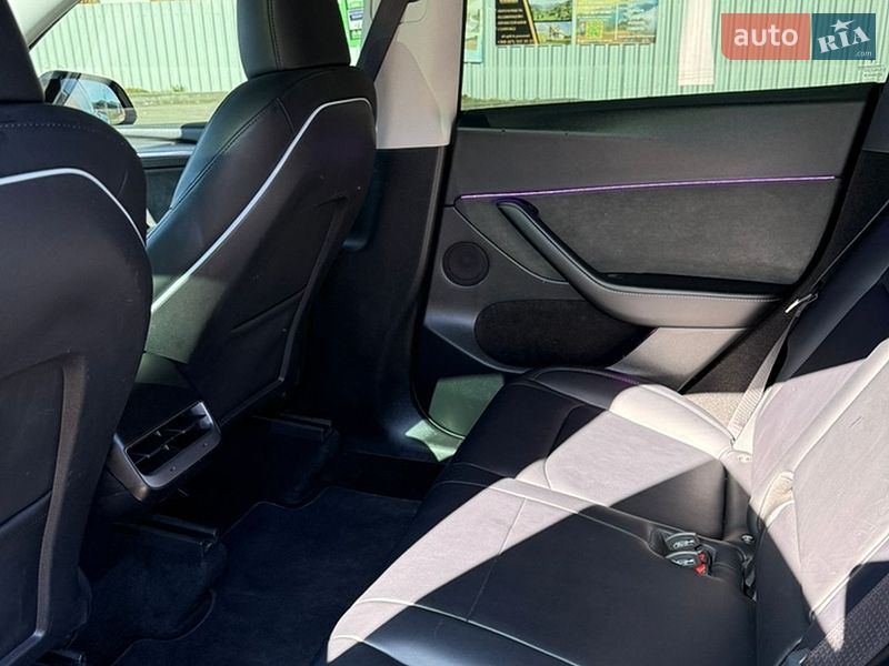 Позашляховик / Кросовер Tesla Model Y 2023 в Верховині