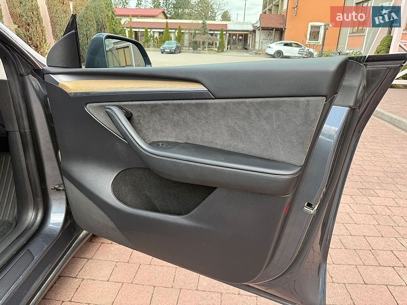 Позашляховик / Кросовер Tesla Model Y 2022 в Стрию