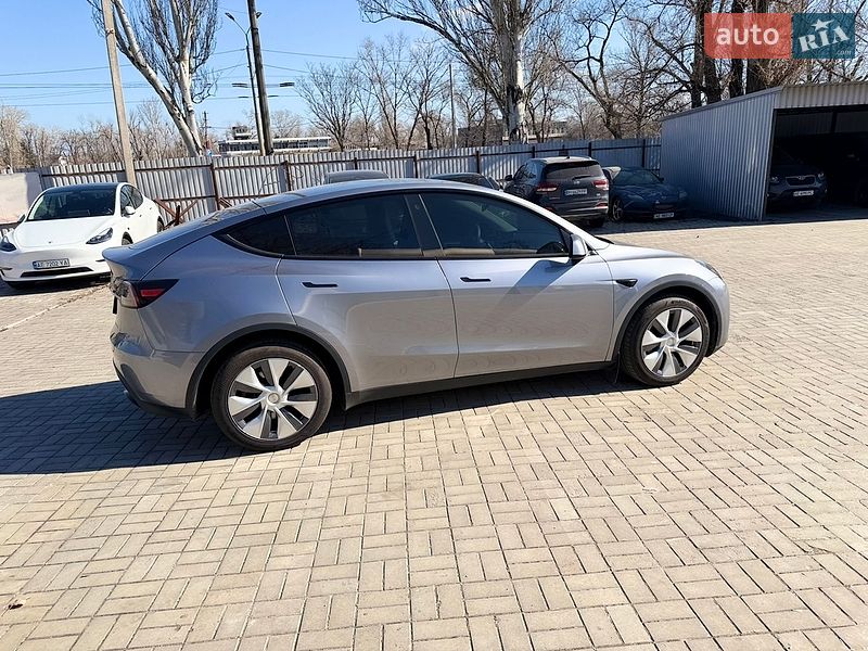 Позашляховик / Кросовер Tesla Model Y 2024 в Дніпрі