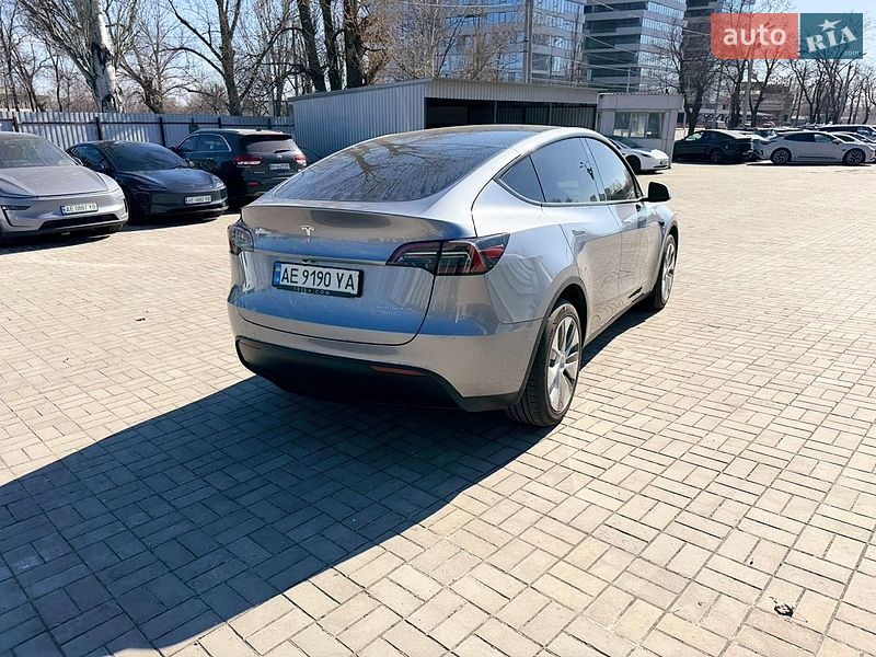 Позашляховик / Кросовер Tesla Model Y 2024 в Дніпрі