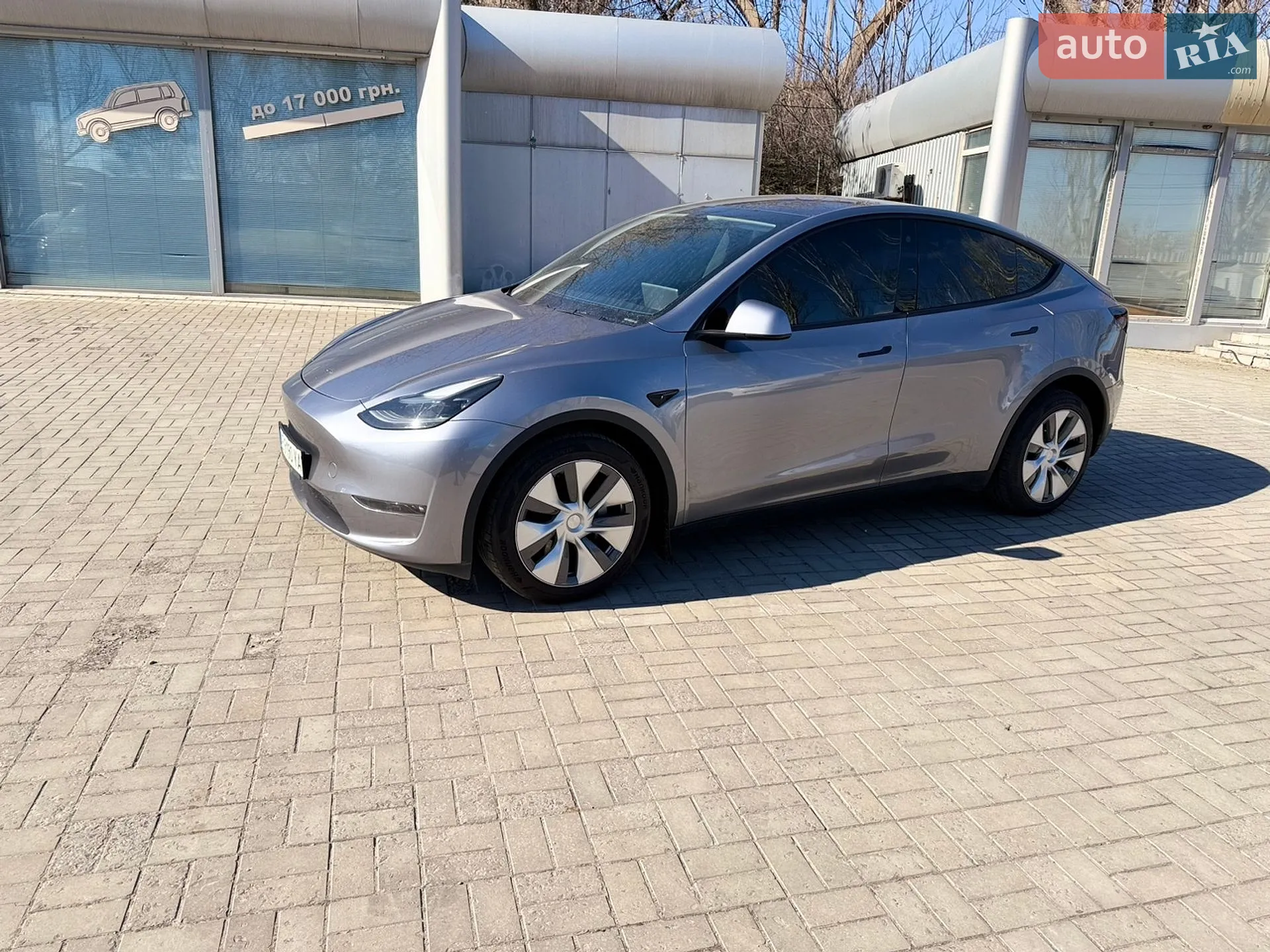 2024 Tesla Model Y - мініатюра 3