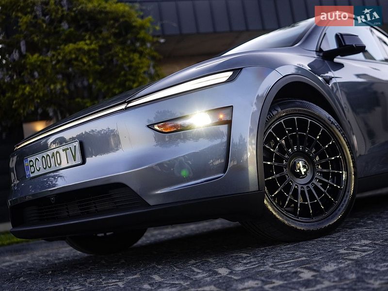 Позашляховик / Кросовер Tesla Model Y 2025 в Львові