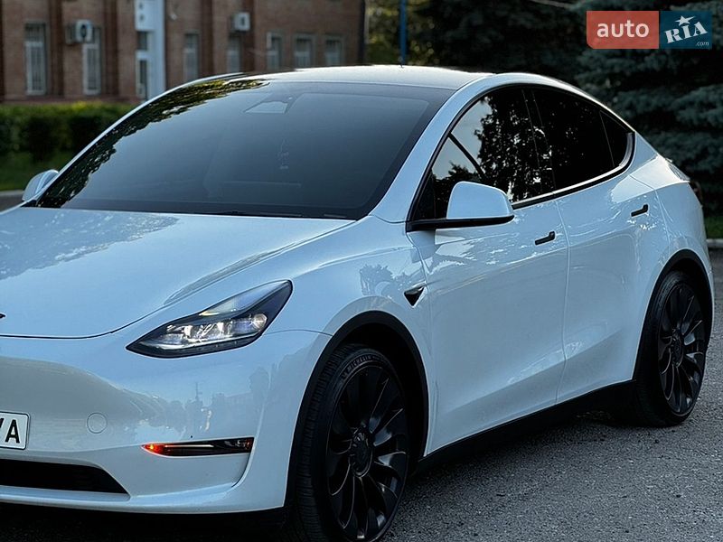 Позашляховик / Кросовер Tesla Model Y 2023 в Полтаві