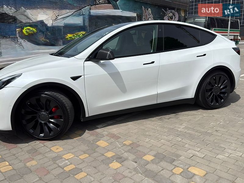 Внедорожник / Кроссовер Tesla Model Y 2022 в Луцке