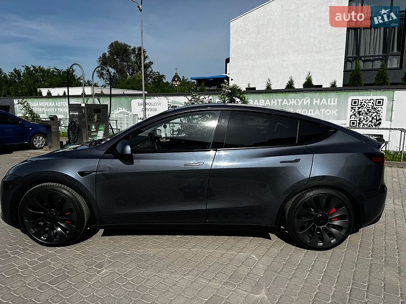 Позашляховик / Кросовер Tesla Model Y 2023 в Івано-Франківську