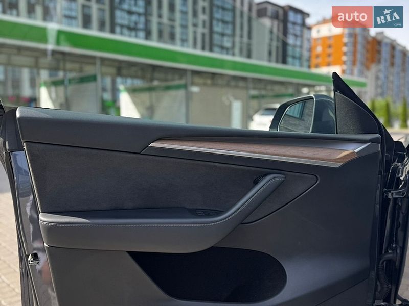 Позашляховик / Кросовер Tesla Model Y 2023 в Івано-Франківську