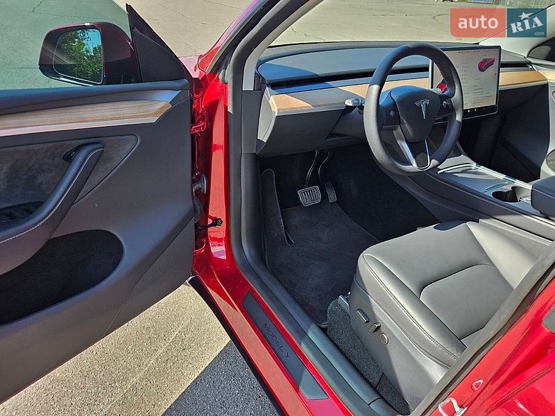 Позашляховик / Кросовер Tesla Model Y 2024 в Дніпрі