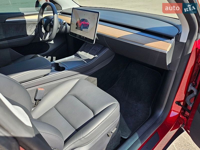 Позашляховик / Кросовер Tesla Model Y 2024 в Дніпрі