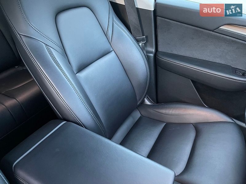 Внедорожник / Кроссовер Tesla Model Y 2023 в Днепре