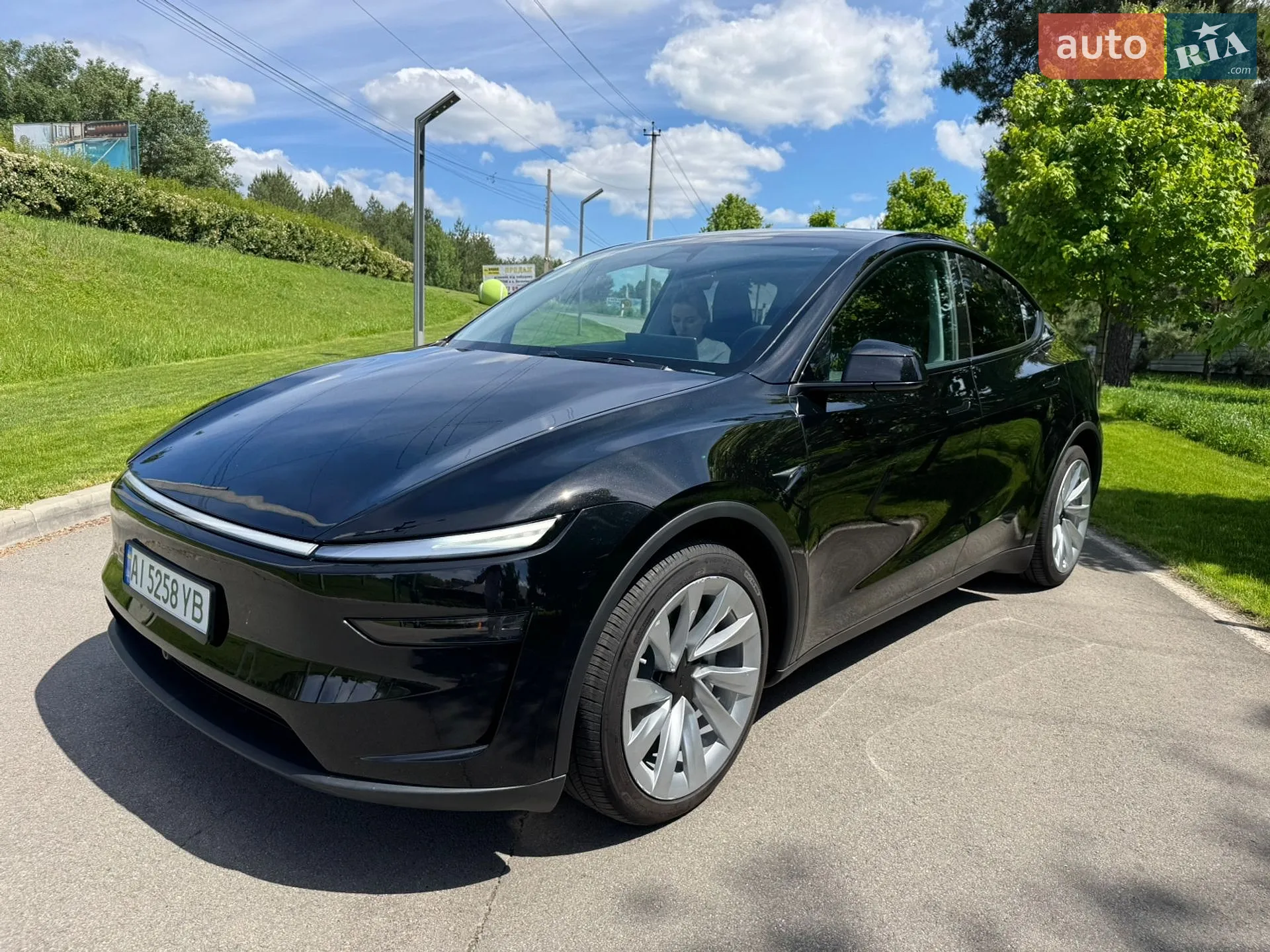 2025 Tesla Model Y - мініатюра 8