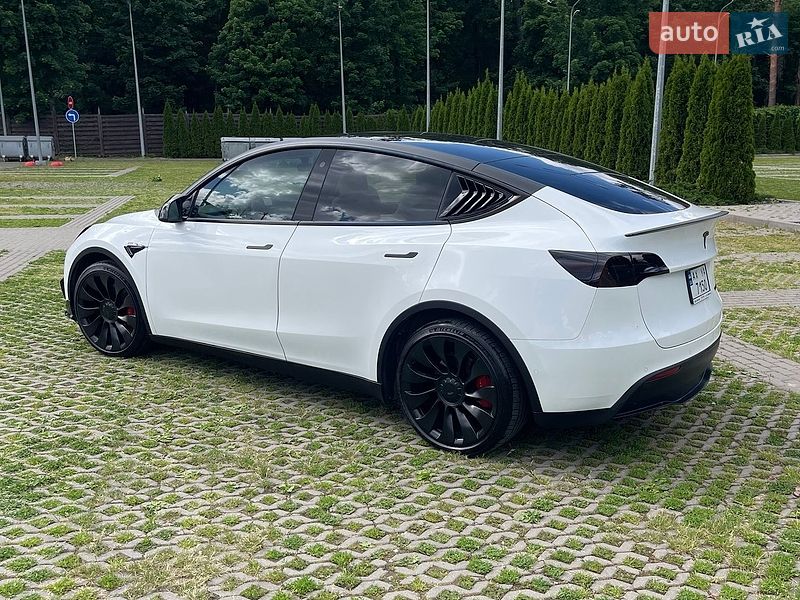 Позашляховик / Кросовер Tesla Model Y 2022 в Харкові