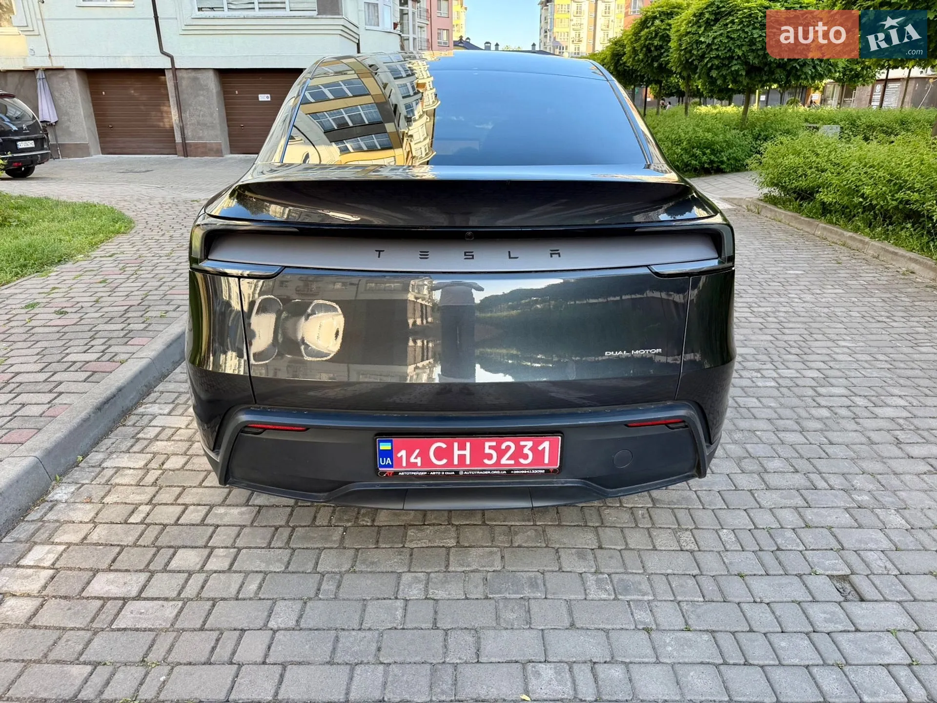 2025 Tesla Model Y - мініатюра 5