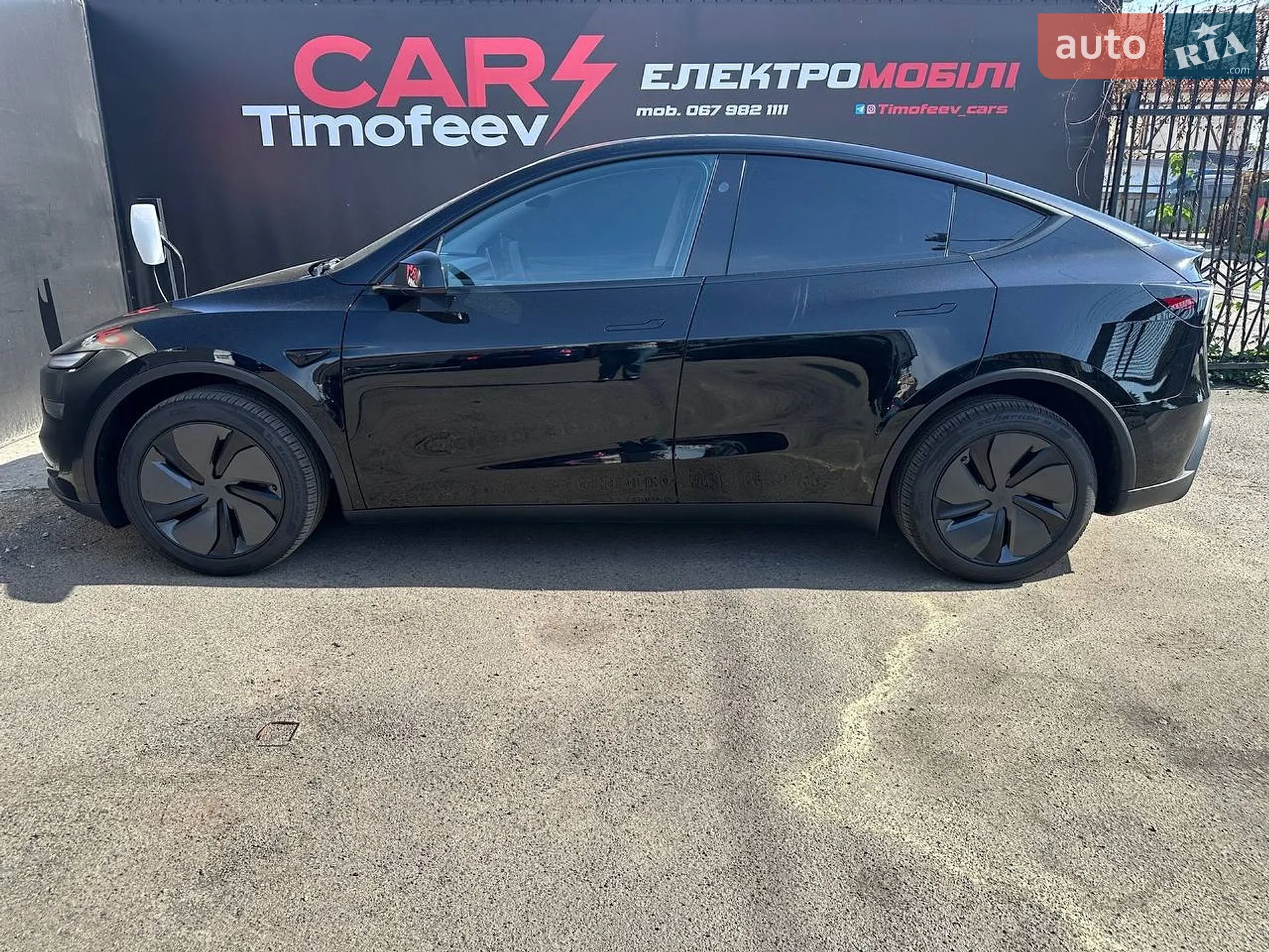 2025 Tesla Model Y - мініатюра 5