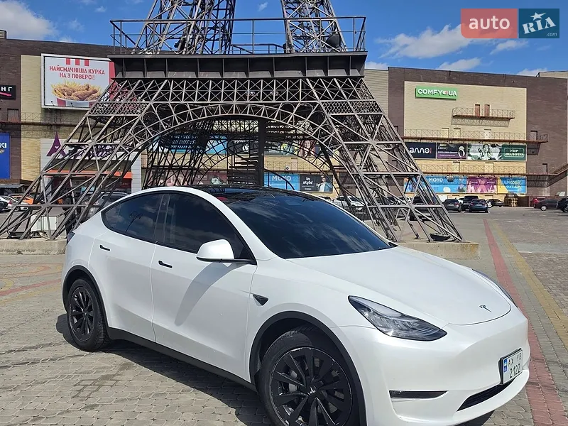 Tesla Model Y 2023