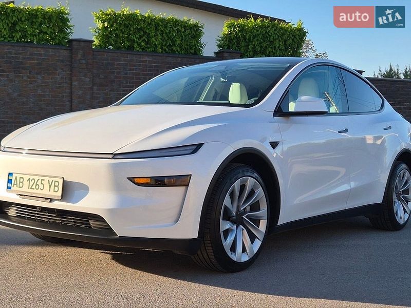 Tesla Model Y 2025