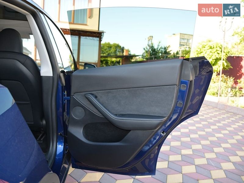 Внедорожник / Кроссовер Tesla Model Y 2023 в Первомайске