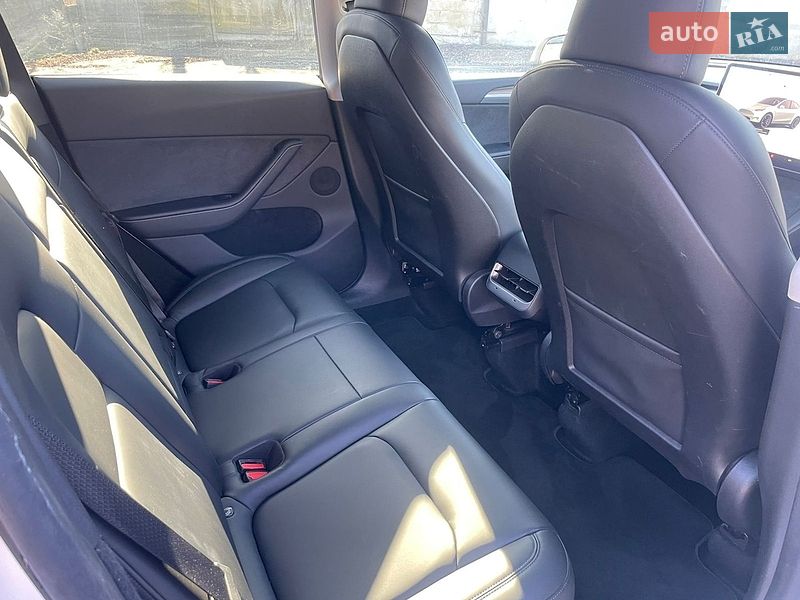 Позашляховик / Кросовер Tesla Model Y 2024 в Рівному
