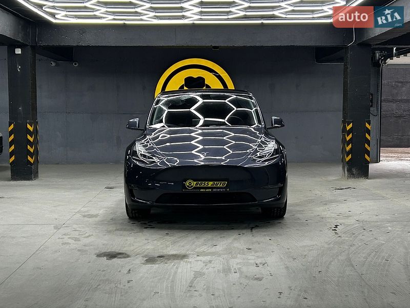 Позашляховик / Кросовер Tesla Model Y 2024 в Чернівцях