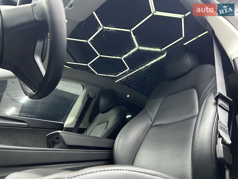 Позашляховик / Кросовер Tesla Model Y 2024 в Чернівцях