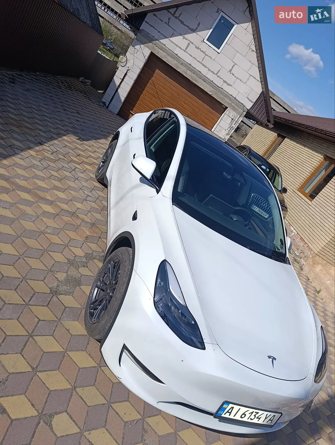 2025 Tesla Model Y - мініатюра 3