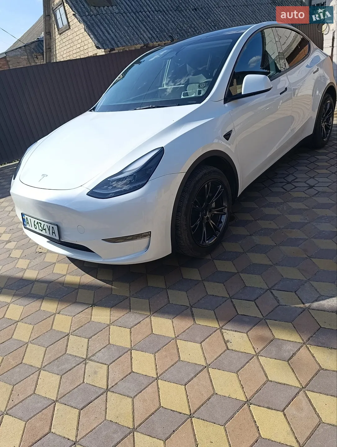 2025 Tesla Model Y - мініатюра 5