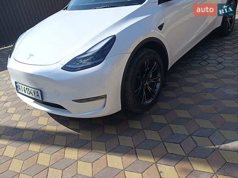 Внедорожник / Кроссовер Tesla Model Y 2025 в Переяславе