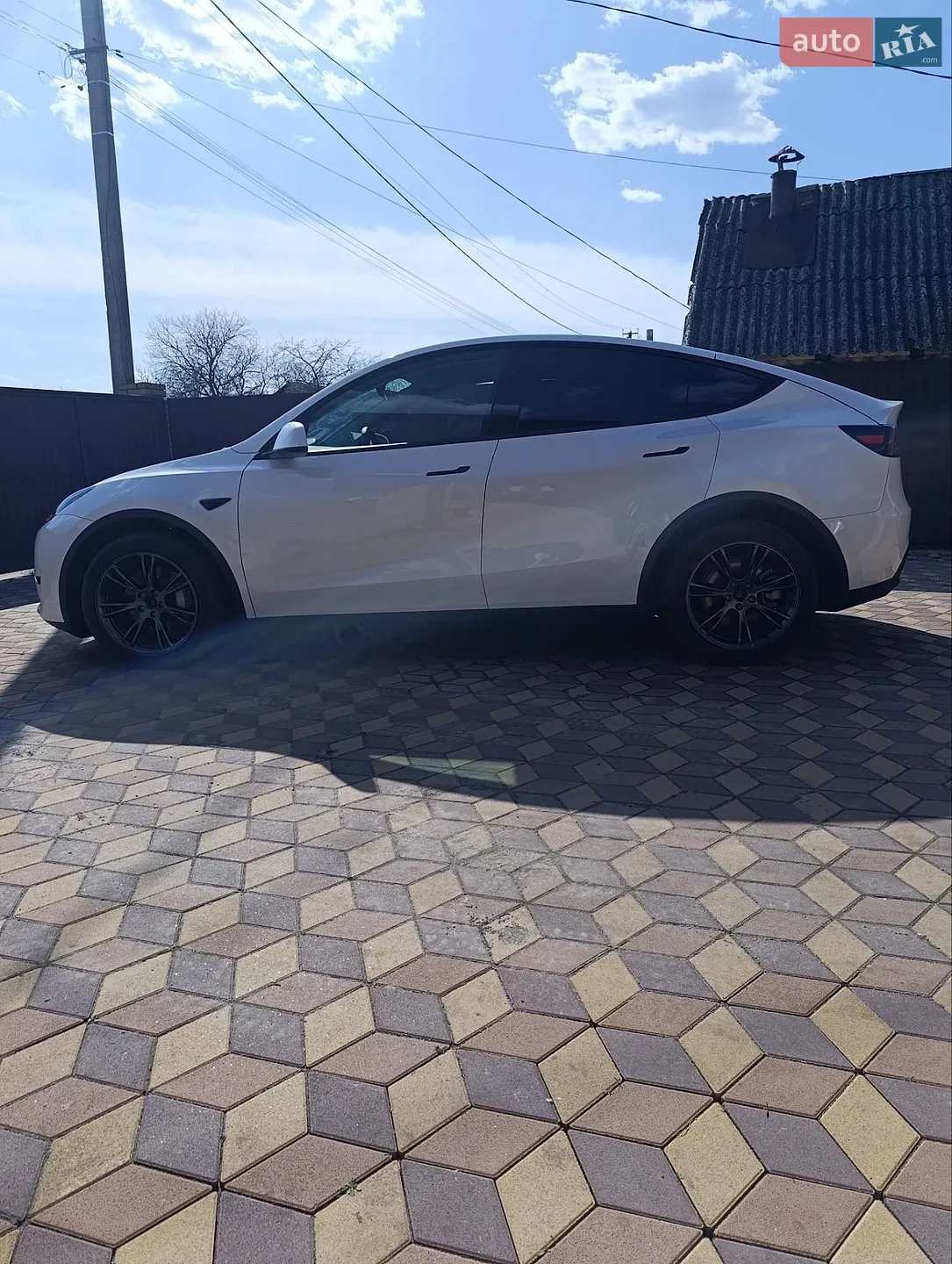 2025 Tesla Model Y - мініатюра 16