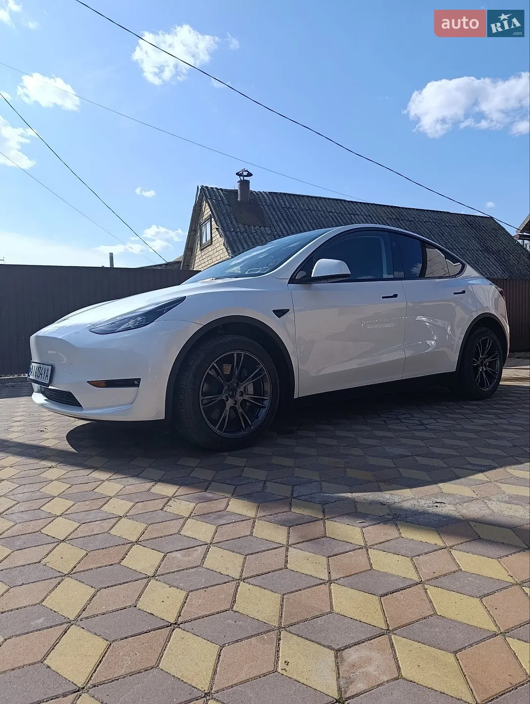2025 Tesla Model Y - мініатюра 15