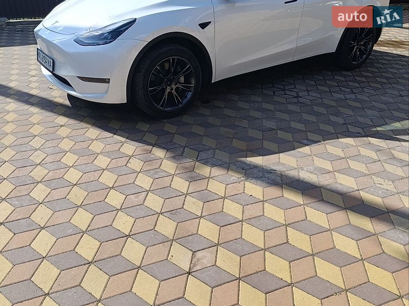 Внедорожник / Кроссовер Tesla Model Y 2025 в Переяславе