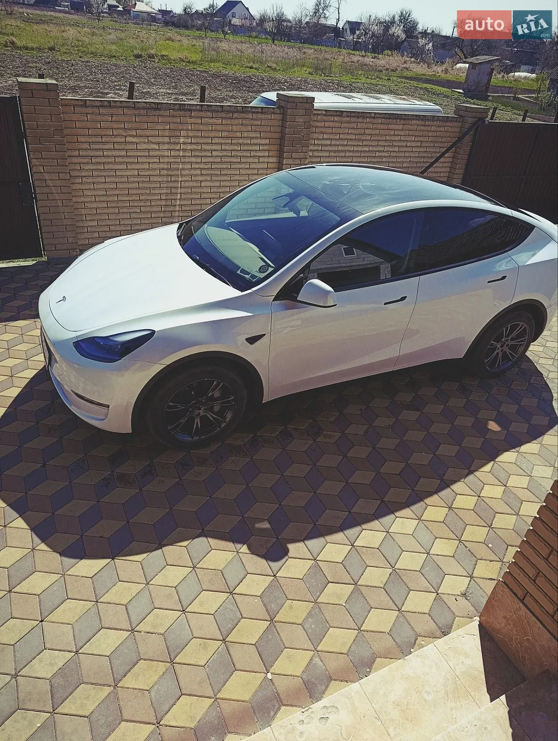 2025 Tesla Model Y - мініатюра 24