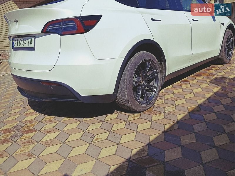 Внедорожник / Кроссовер Tesla Model Y 2025 в Переяславе