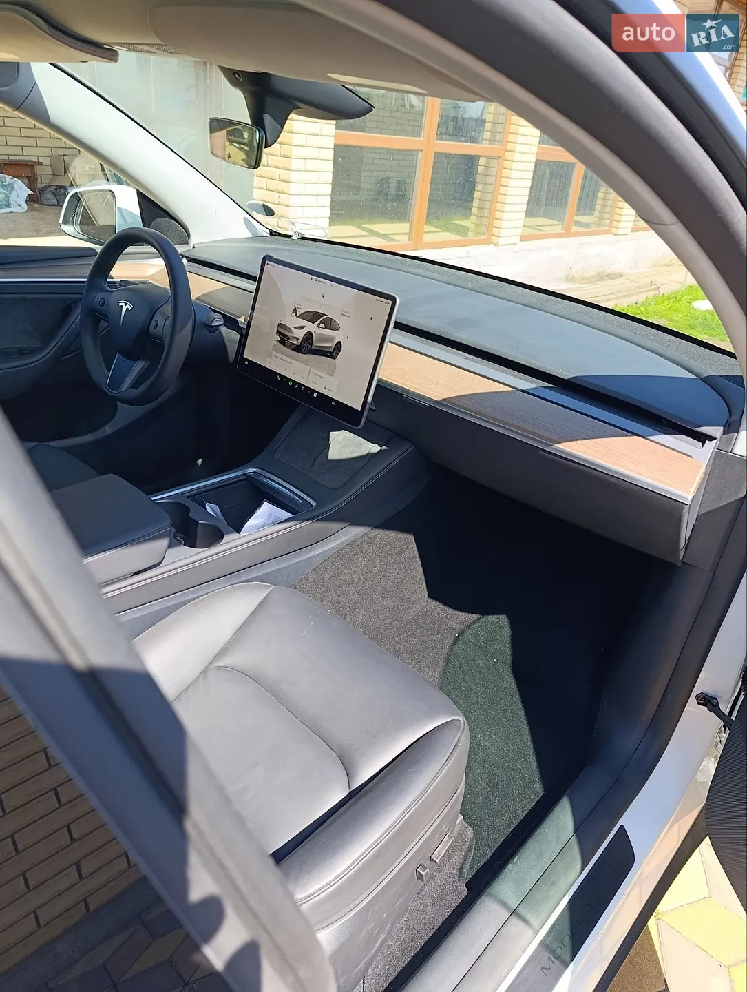 2025 Tesla Model Y - мініатюра 36