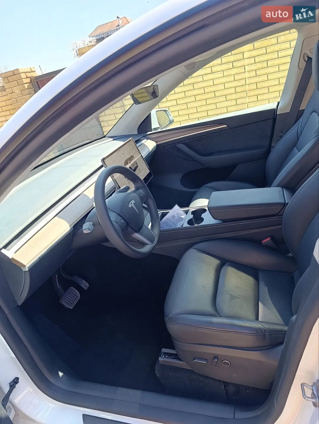2025 Tesla Model Y - мініатюра 38