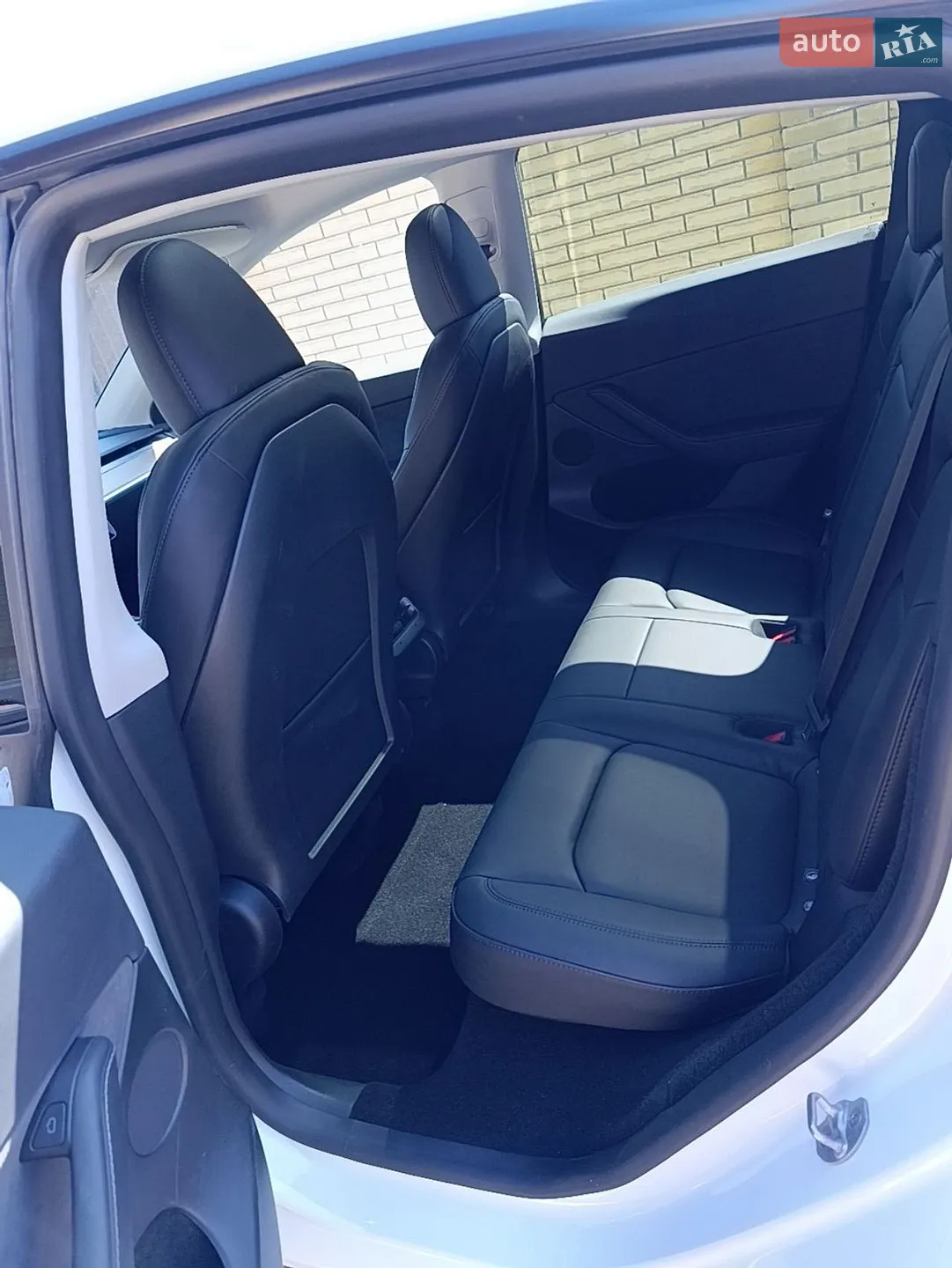2025 Tesla Model Y - мініатюра 39