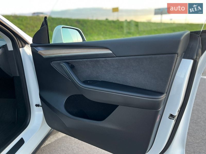 Позашляховик / Кросовер Tesla Model Y 2023 в Львові
