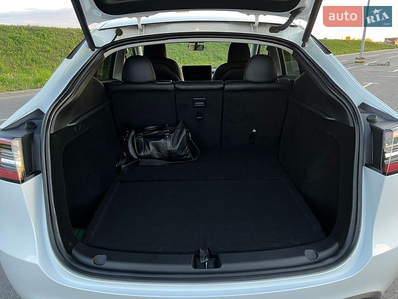 Позашляховик / Кросовер Tesla Model Y 2023 в Львові