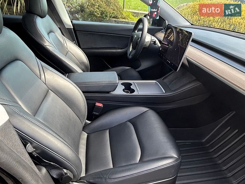 Позашляховик / Кросовер Tesla Model Y 2021 в Умані
