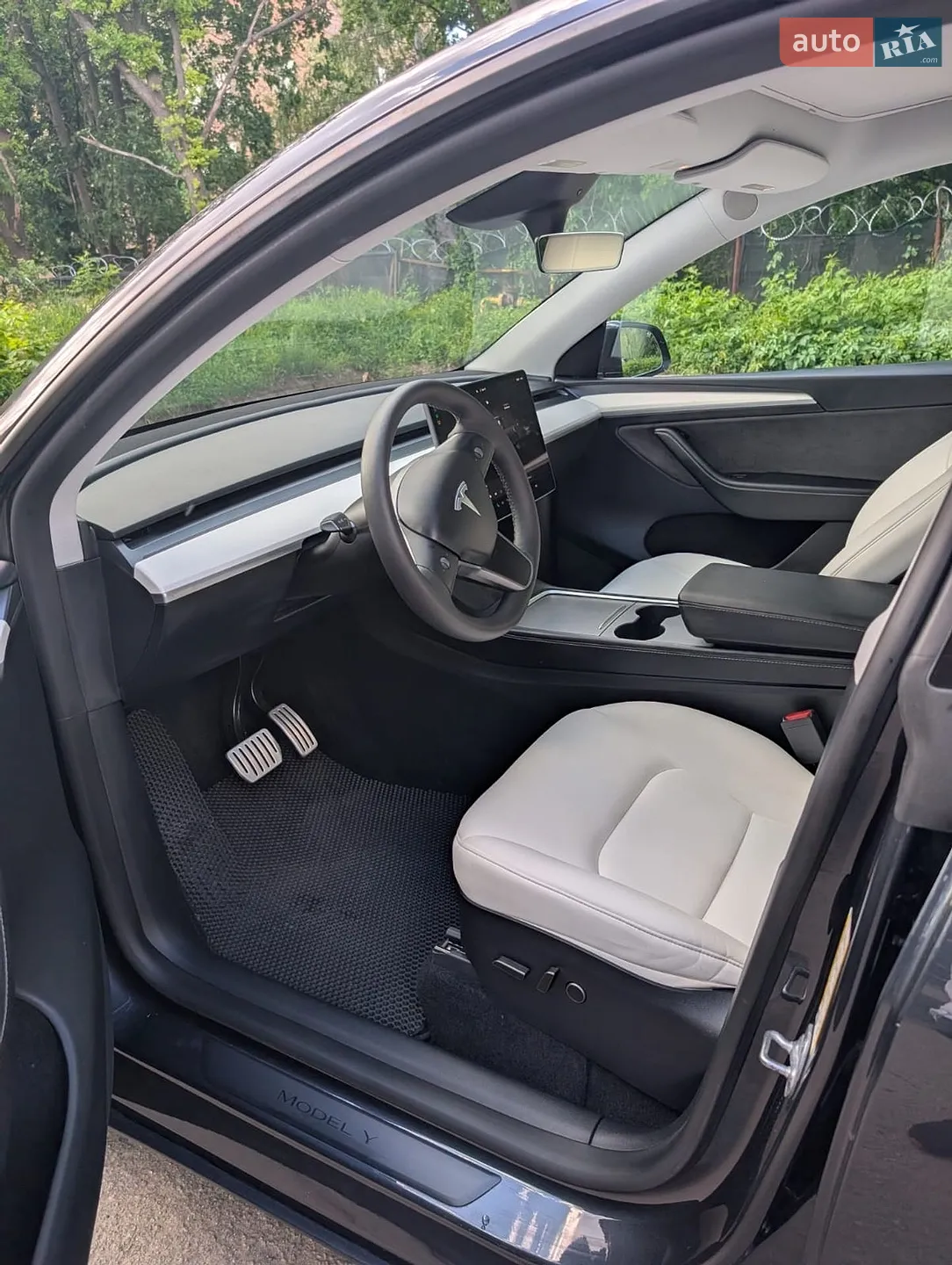2024 Tesla Model Y - мініатюра 21
