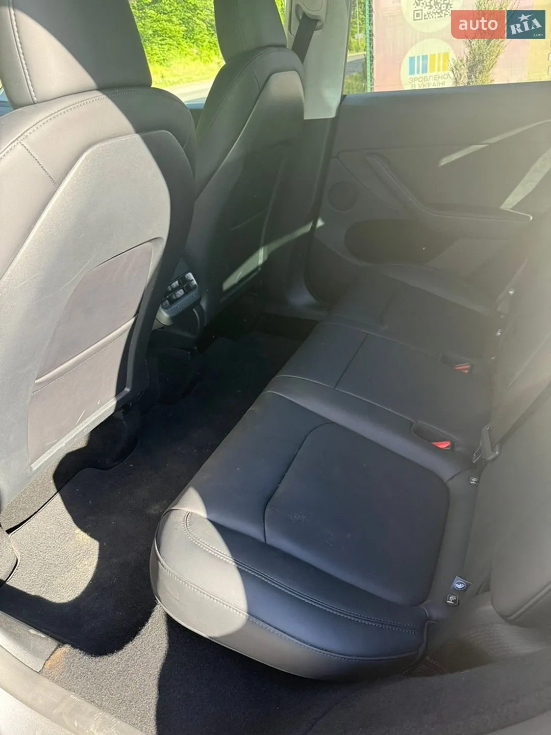 Tesla Model Y 2024 VIN 7SAYGDEE9SA359782 фото оголошення 9 з 10