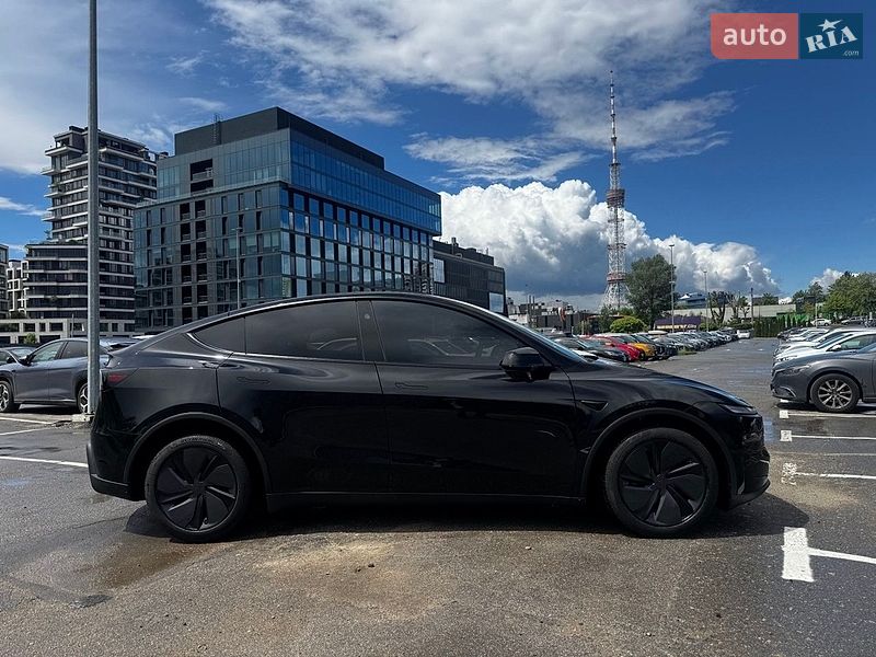 Внедорожник / Кроссовер Tesla Model Y 2025 в Киеве