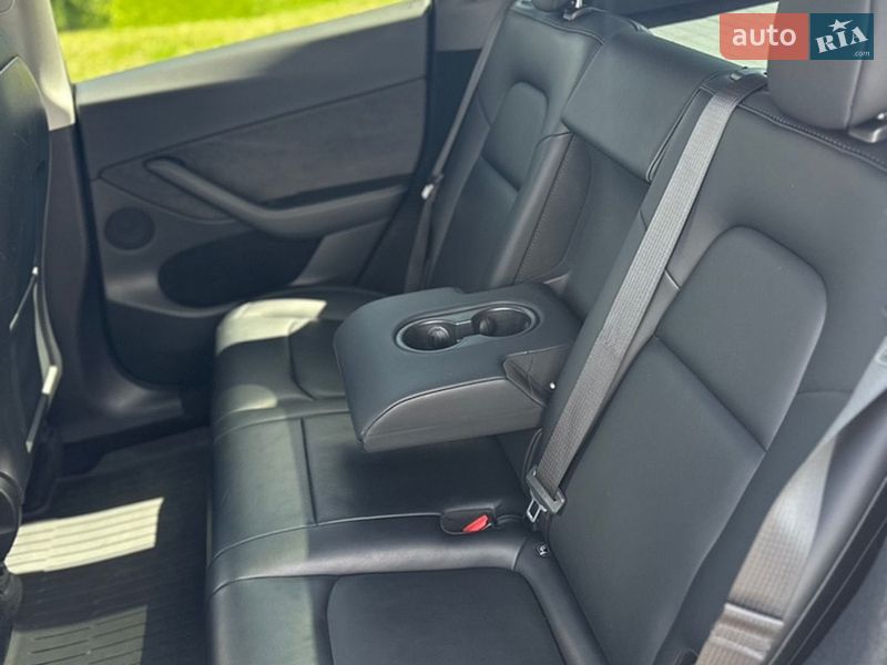 Позашляховик / Кросовер Tesla Model Y 2023 в Чорткові