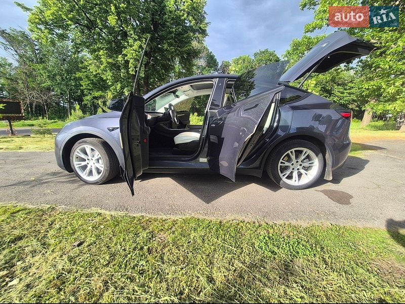 Tesla Model Y 2023